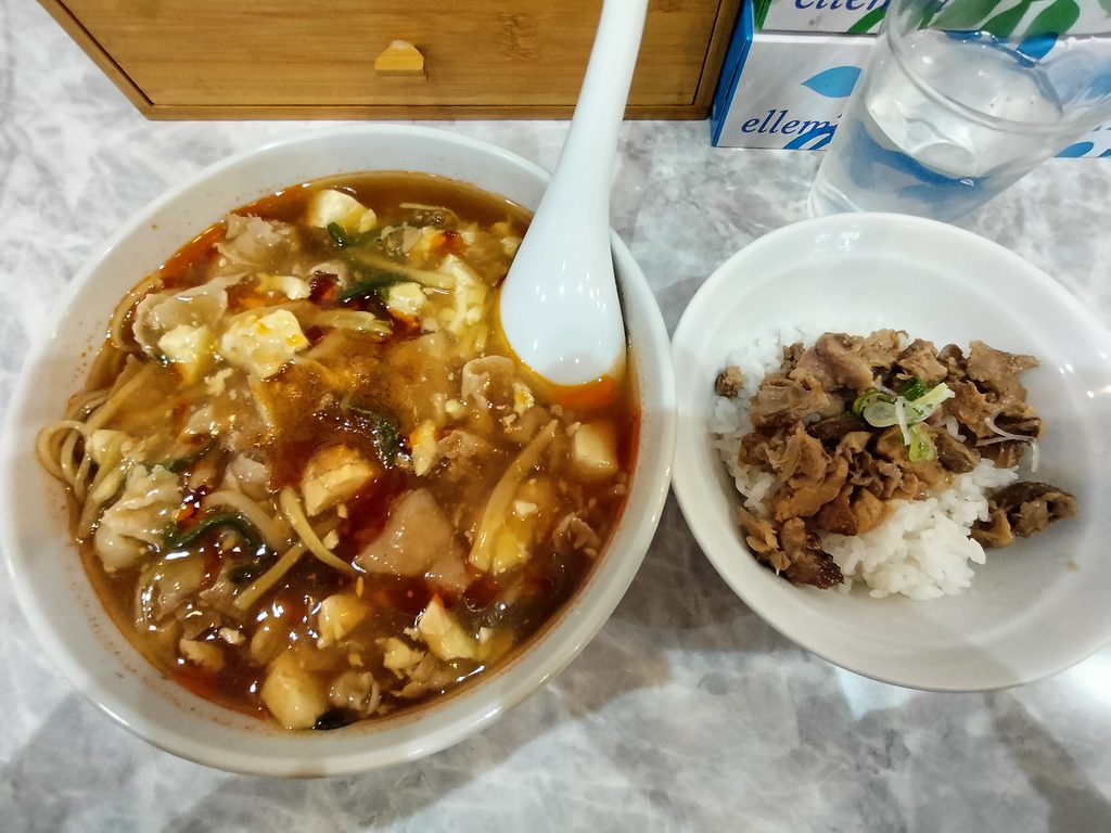 【麺や二代目 夜来香】スーラータンメンとルーロー飯風
