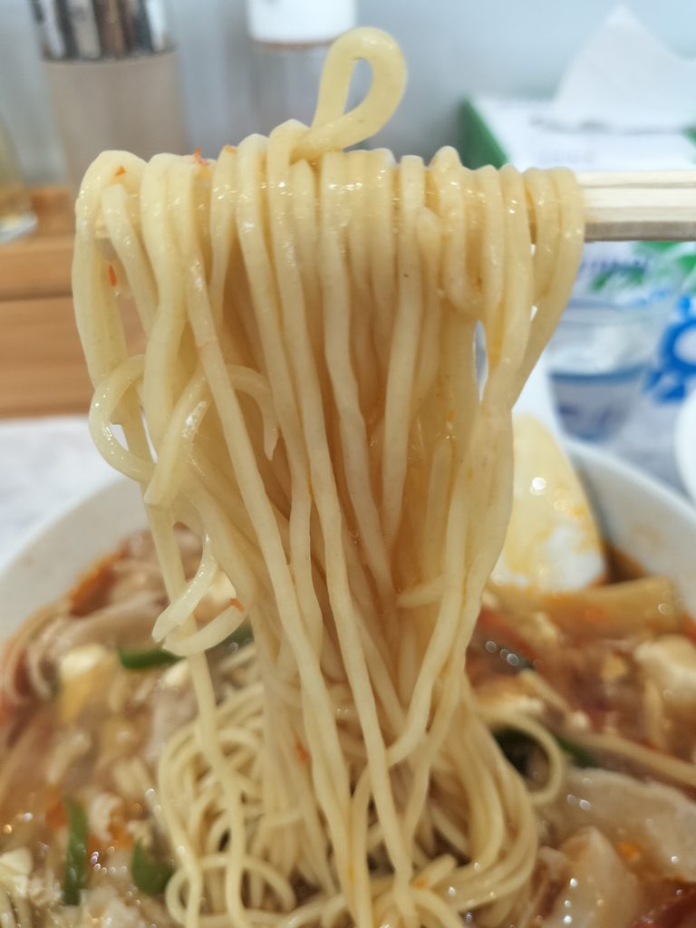 【麺や二代目 夜来香】スーラータンメンの麺