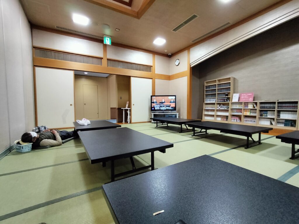【道の駅てんのう】天王グリーンランドくららの湯2F休憩スペース