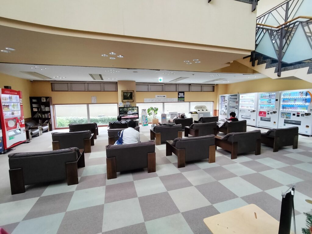 【道の駅てんのう】天王グリーンランドくららの湯1F休憩スペース