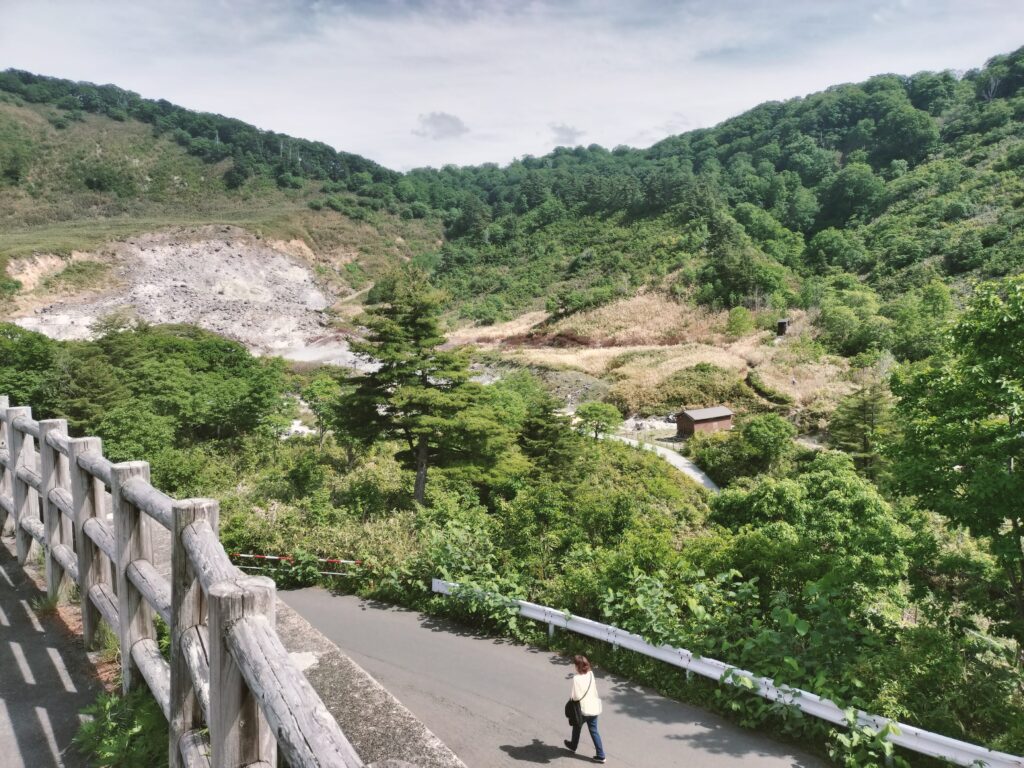 【秋田県仙北市】特別な湯治場・名湯 玉川温泉 駐車場からの景色