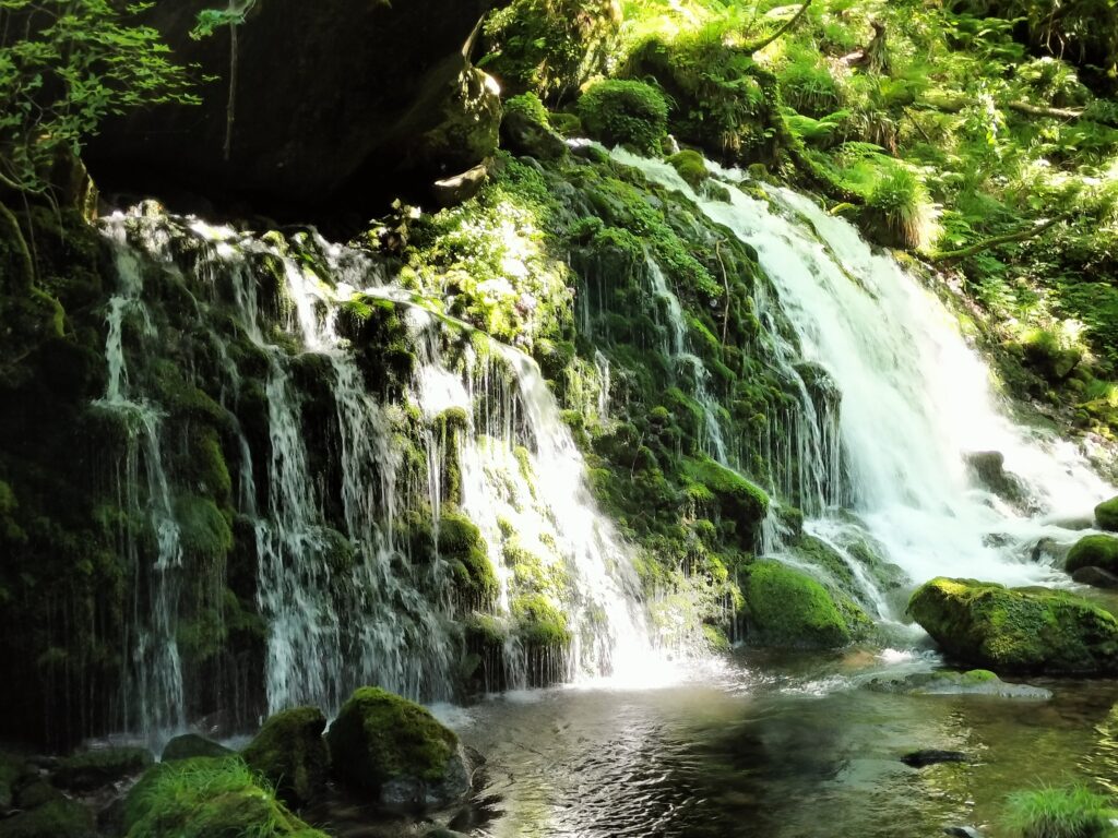 【秋田県にかほ市】元滝伏流水
