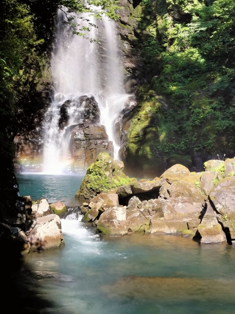 【秋田県にかほ市】奈曽の白滝