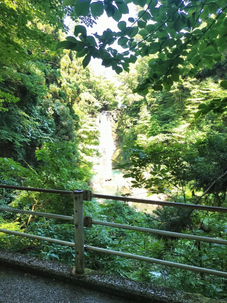 【秋田県にかほ市】奈曽の白滝 展望台からの景観