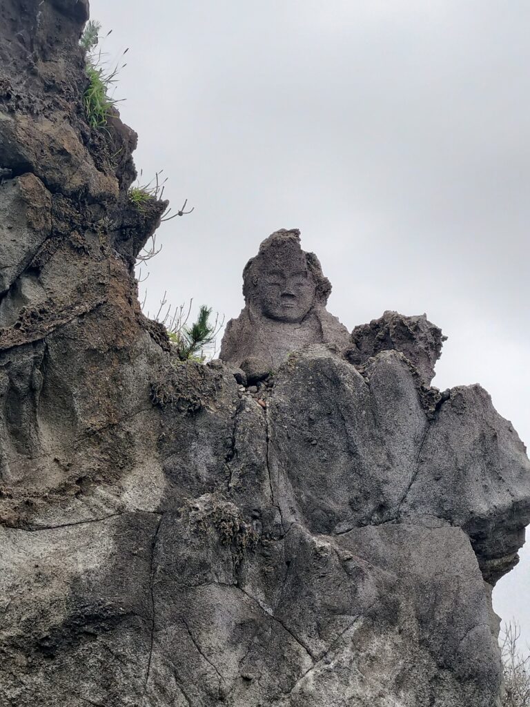 【山形県遊佐町】十六羅漢岩