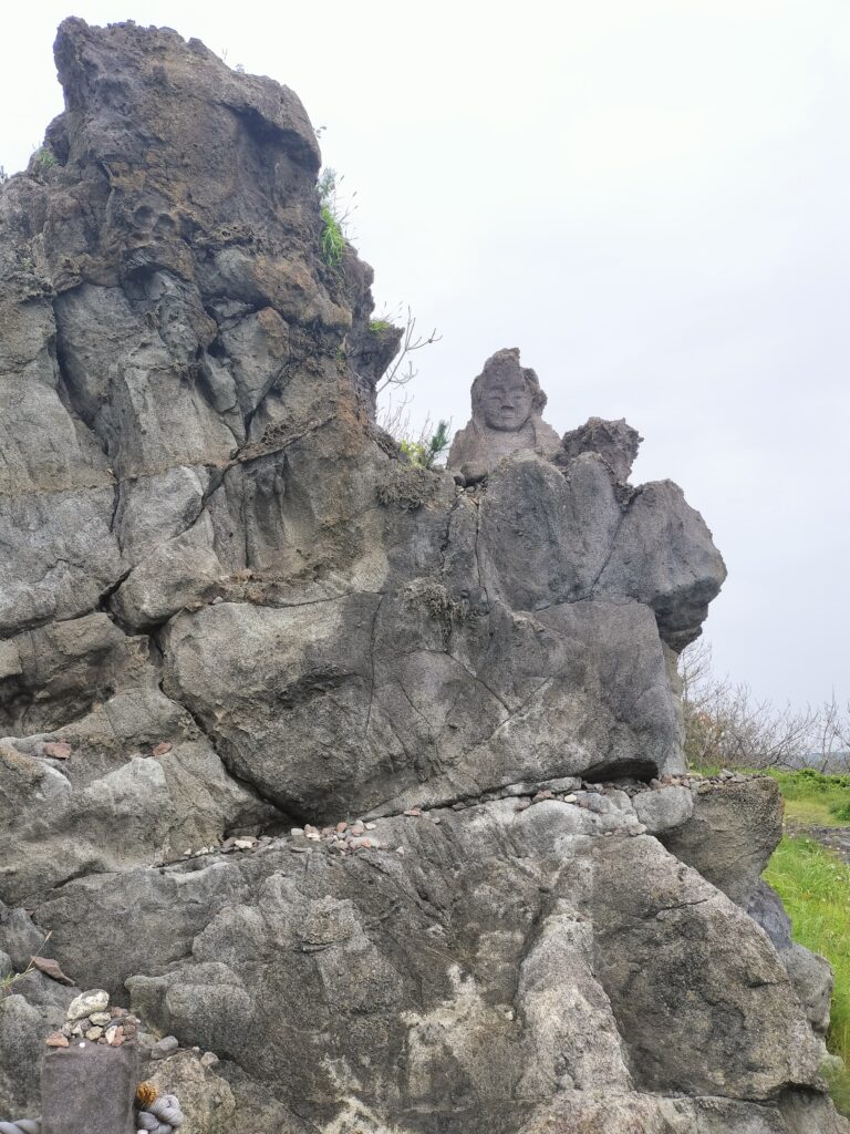 【山形県遊佐町】十六羅漢岩