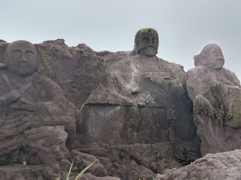 【山形県遊佐町】十六羅漢岩