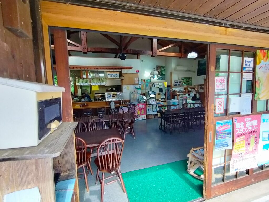 【秋田県八峰町】道の駅はちもり 峠の茶屋お殿水店内