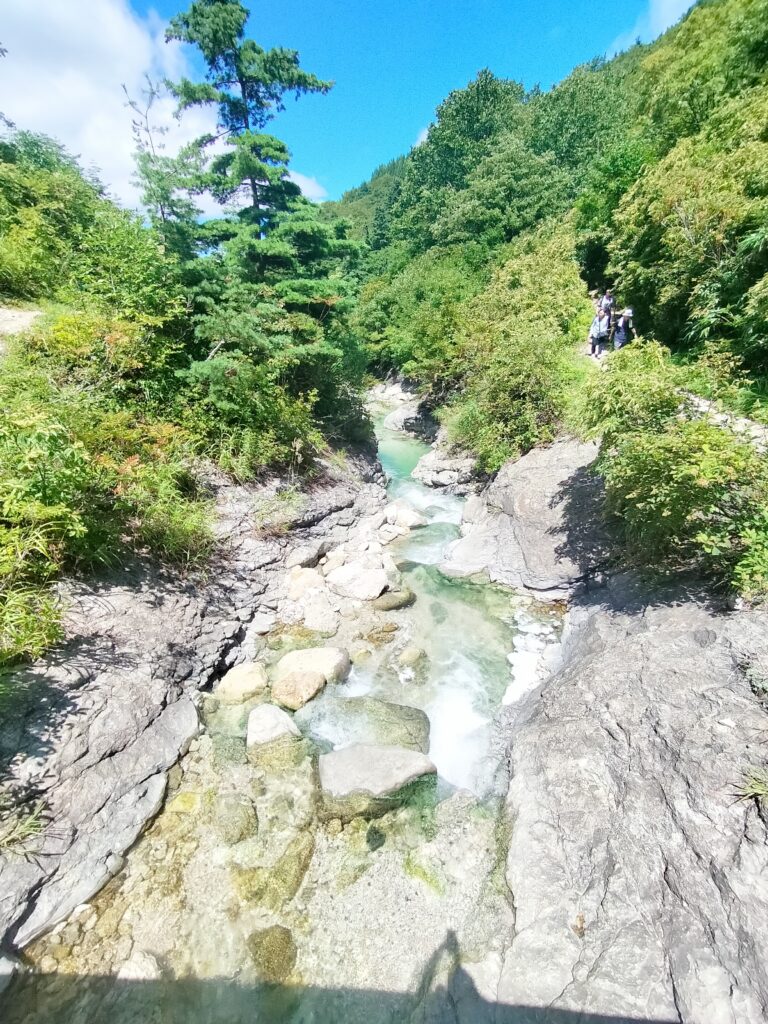 【秋田県湯沢市】川原毛大湯滝