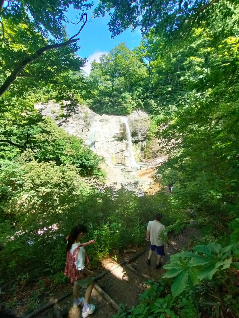 【秋田県湯沢市】川原毛大湯滝