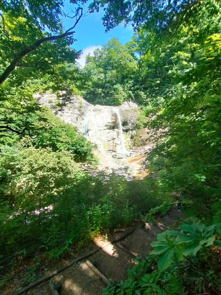 【秋田県湯沢市】川原毛大湯滝