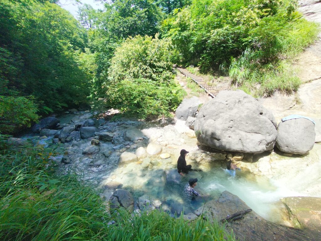【秋田県湯沢市】川原毛大湯滝