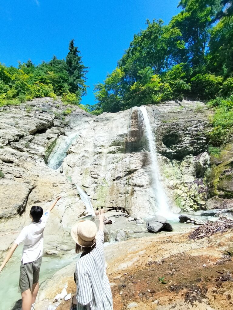 【秋田県湯沢市】川原毛大湯滝
