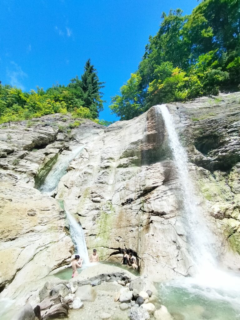 【秋田県湯沢市】川原毛大湯滝