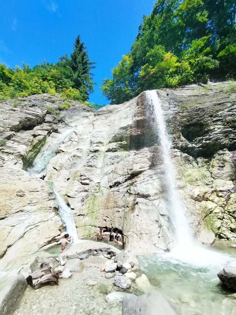 【秋田県湯沢市】川原毛大湯滝