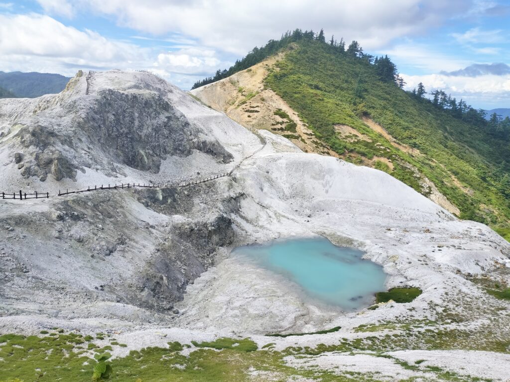 【秋田県湯沢市】川原毛地獄の賓の川原