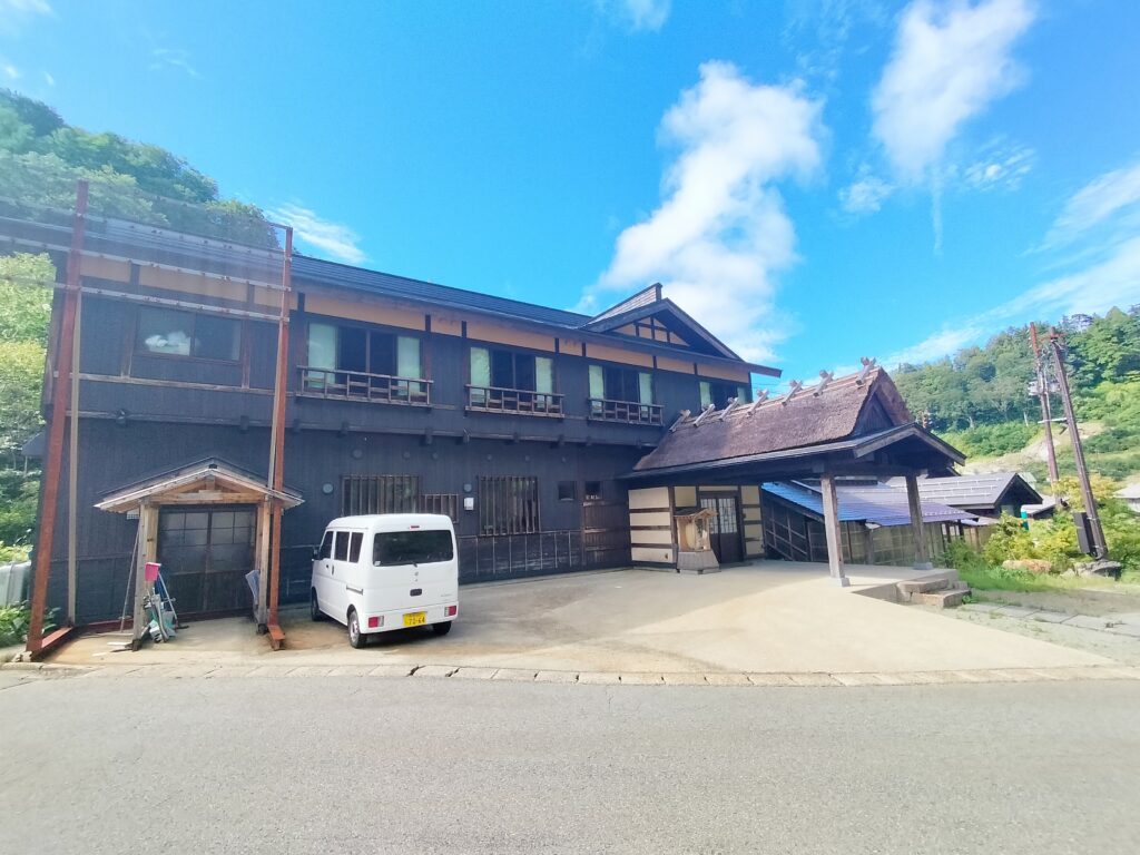 【秋田県湯沢市】泥湯温泉温奥山旅館外観