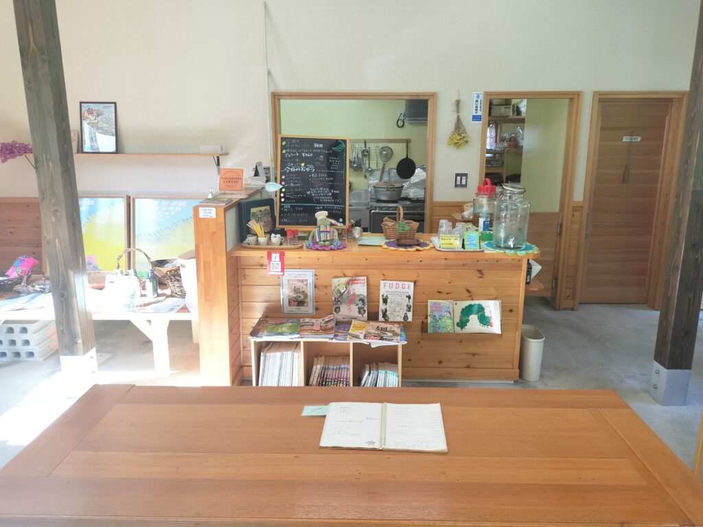 【秋田県湯沢市】泥湯温泉CAFEゆの花店内