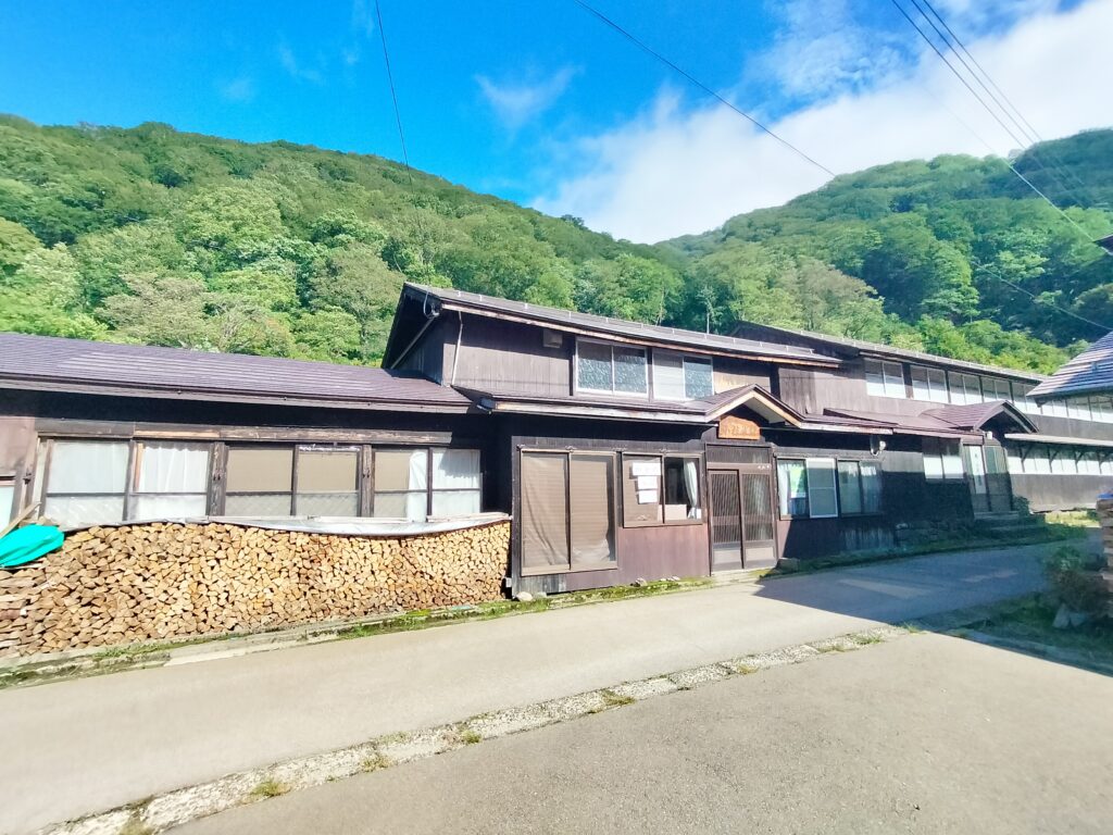 【秋田県湯沢市】泥湯温泉小椋旅館全景