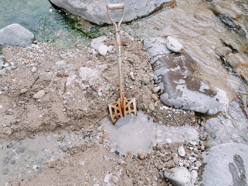 川原の湯っこ ちょっと掘った