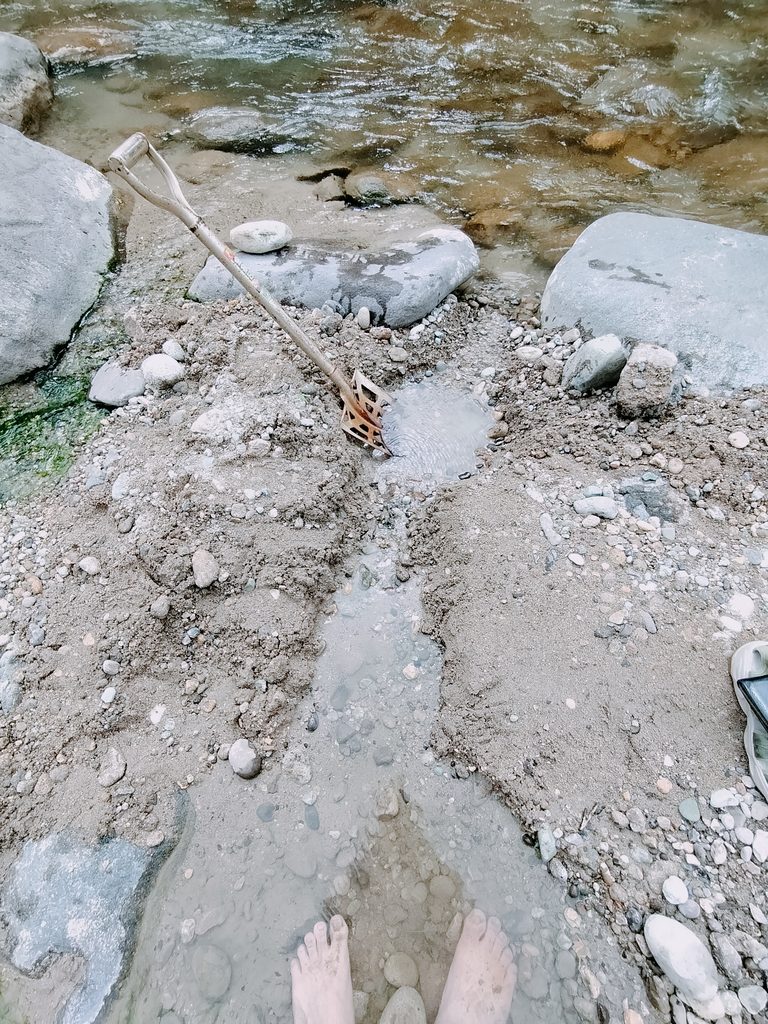 川原の湯っこ 穴掘り断念