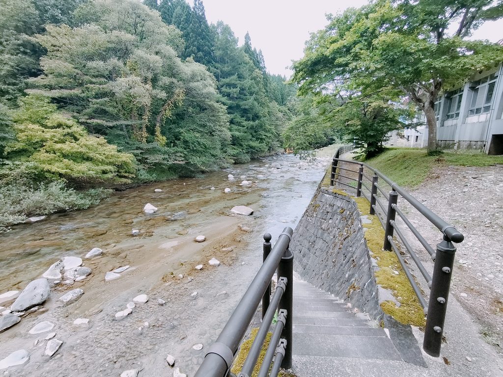 川原の湯っこ 階段