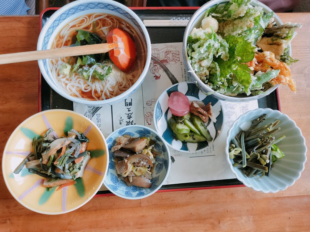 ラ・フォーレ栗駒 山菜天丼稲庭うどんセット