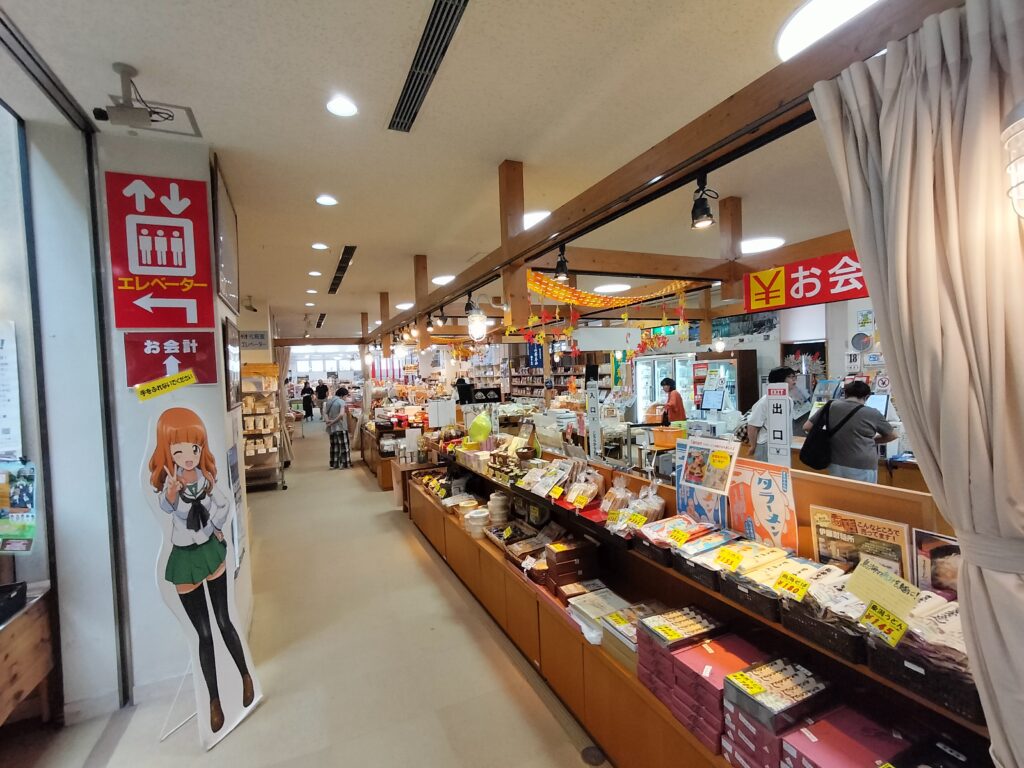 【秋田県にかほ市】道の駅象潟 ねむの丘 物産館 館内