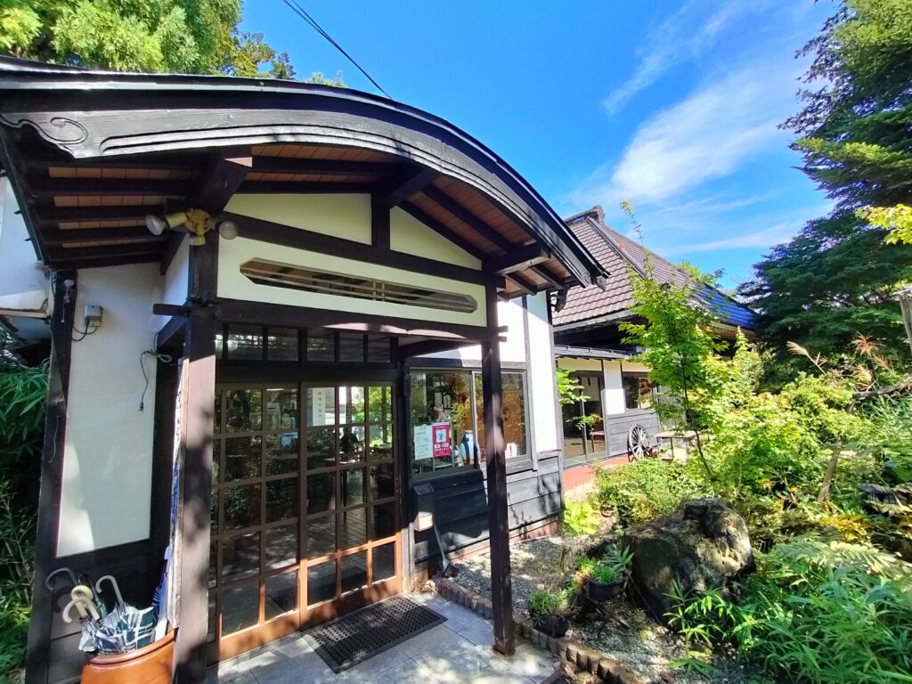 【秋田県仙北市角館町】庭園とお食事処 小倉園 店入口