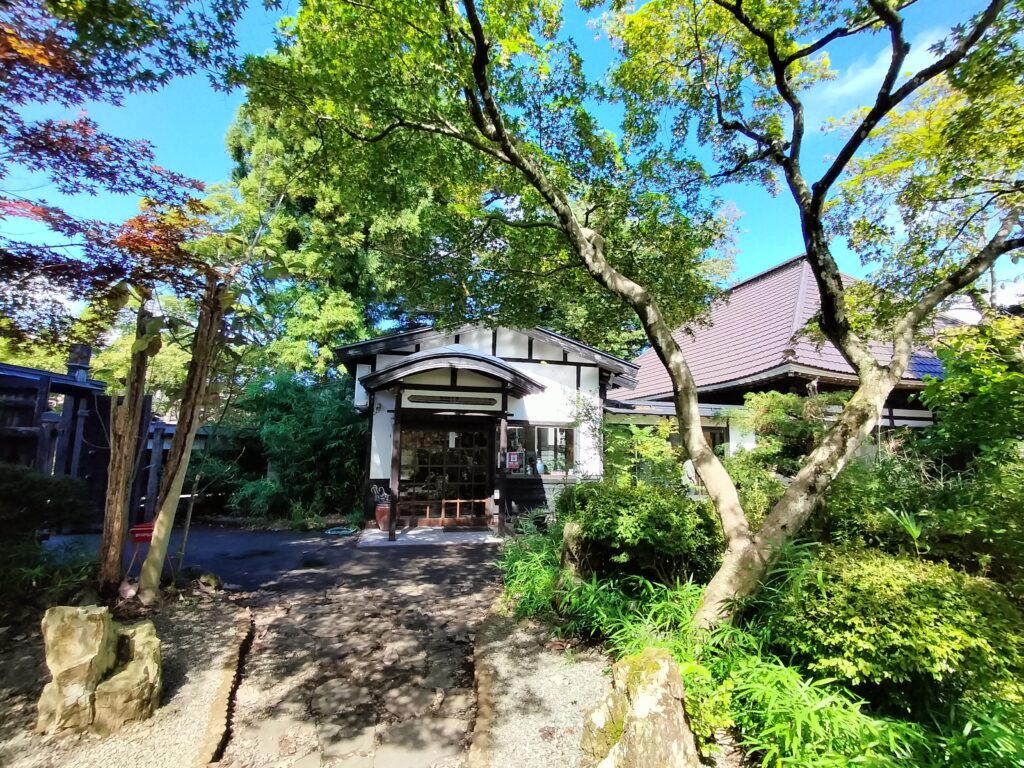 【秋田県仙北市角館町】庭園とお食事処 小倉園 外観入口