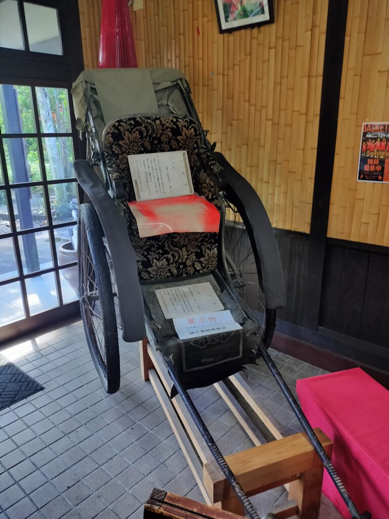 【秋田県仙北市角館町】庭園とお食事処 小倉園 店内 人力車