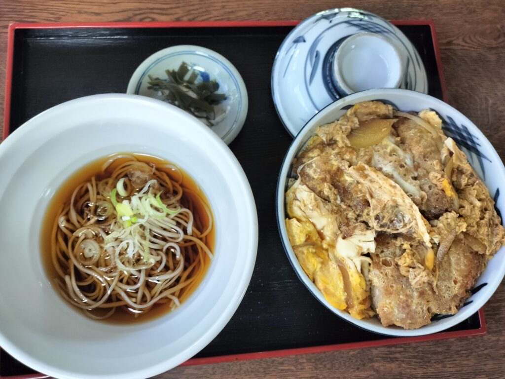 【秋田県仙北市角館町】庭園とお食事処 小倉園 かつ丼とミニそば