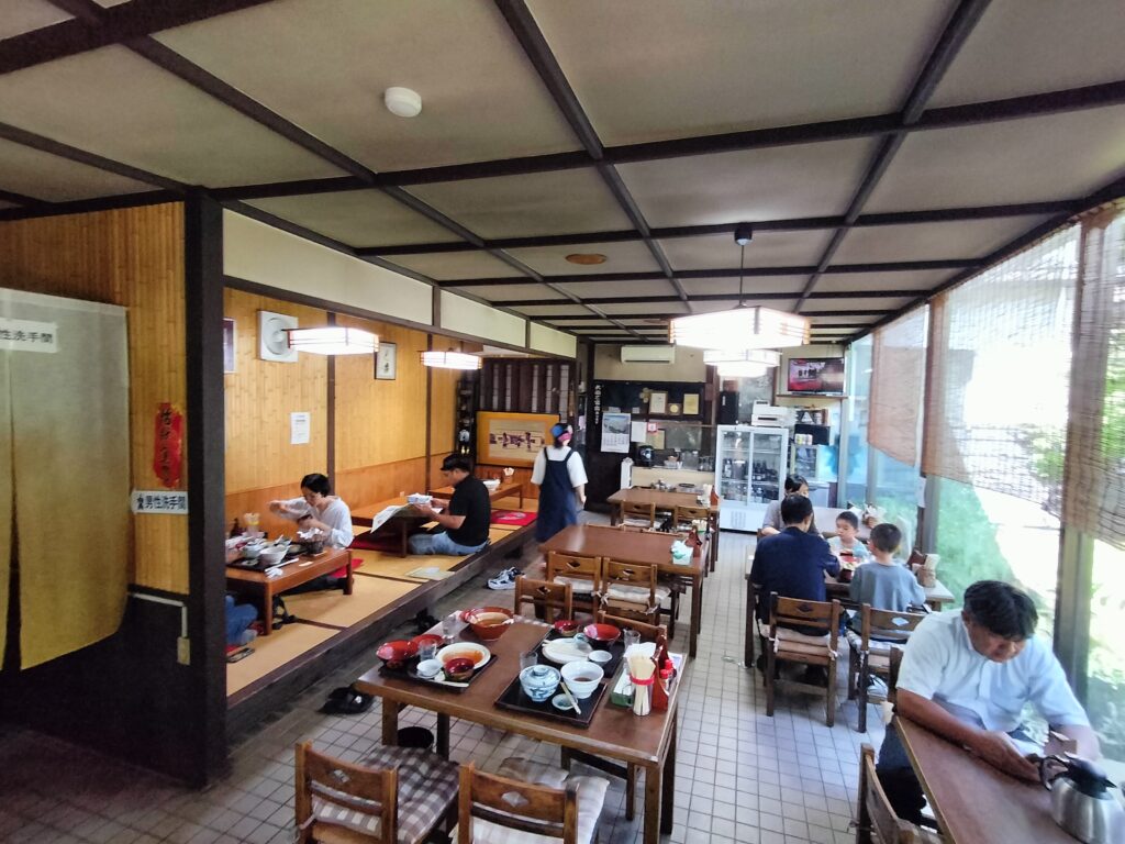 【秋田県仙北市角館町】庭園とお食事処 小倉園 店内