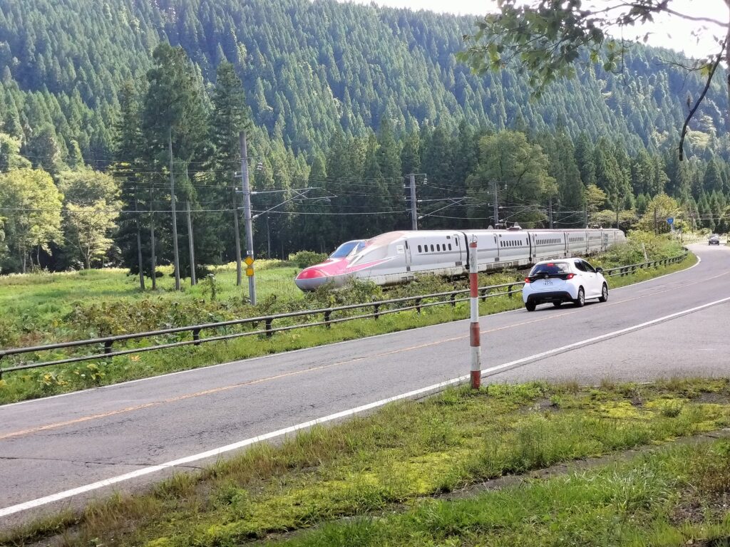 【秋田県仙北市】田沢湖 森の駅 からの秋田新幹線こまち