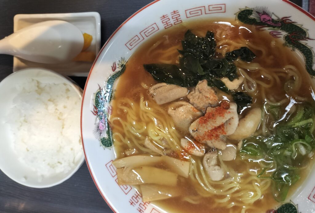 【秋田県由利本荘市】道の駅東由利・黄桜の里・ぷれっそ店内の田吾作ホルモンラーメンセット