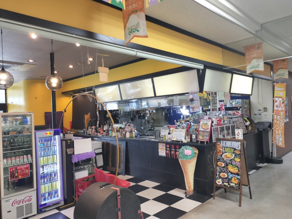 【秋田県由利本荘市】道の駅東由利・黄桜の里・ぷれっそ店内のハンバーガー屋さん