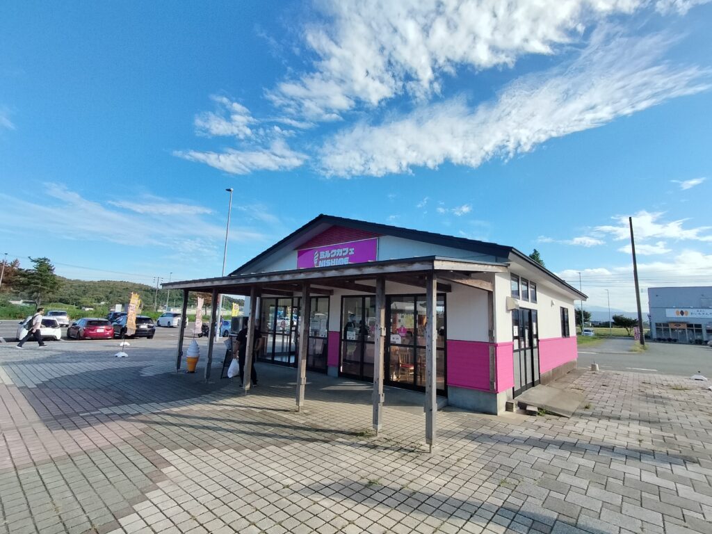 【秋田県由利本荘市】道の駅西目 ミルクカフェNISHIME外観