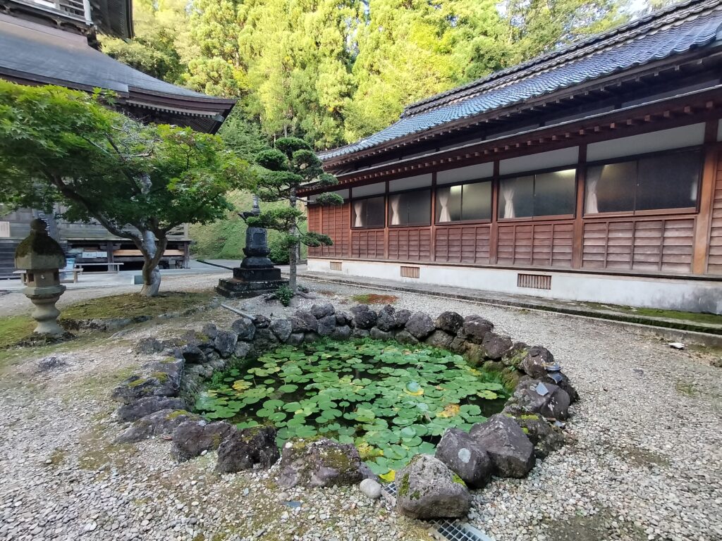 【秋田県由利本荘市】長谷寺:赤田の大仏庭園