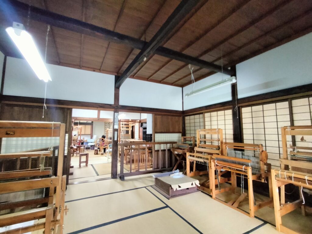 【秋田県由利本荘市】岩城 天鷺村 ぜんまい織り 屋内
