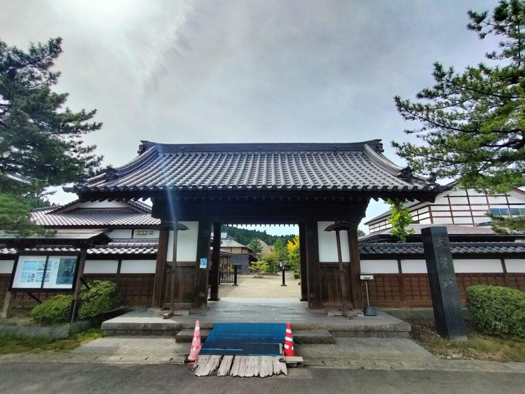 【秋田県由利本荘市】岩城 天鷺村 入口
