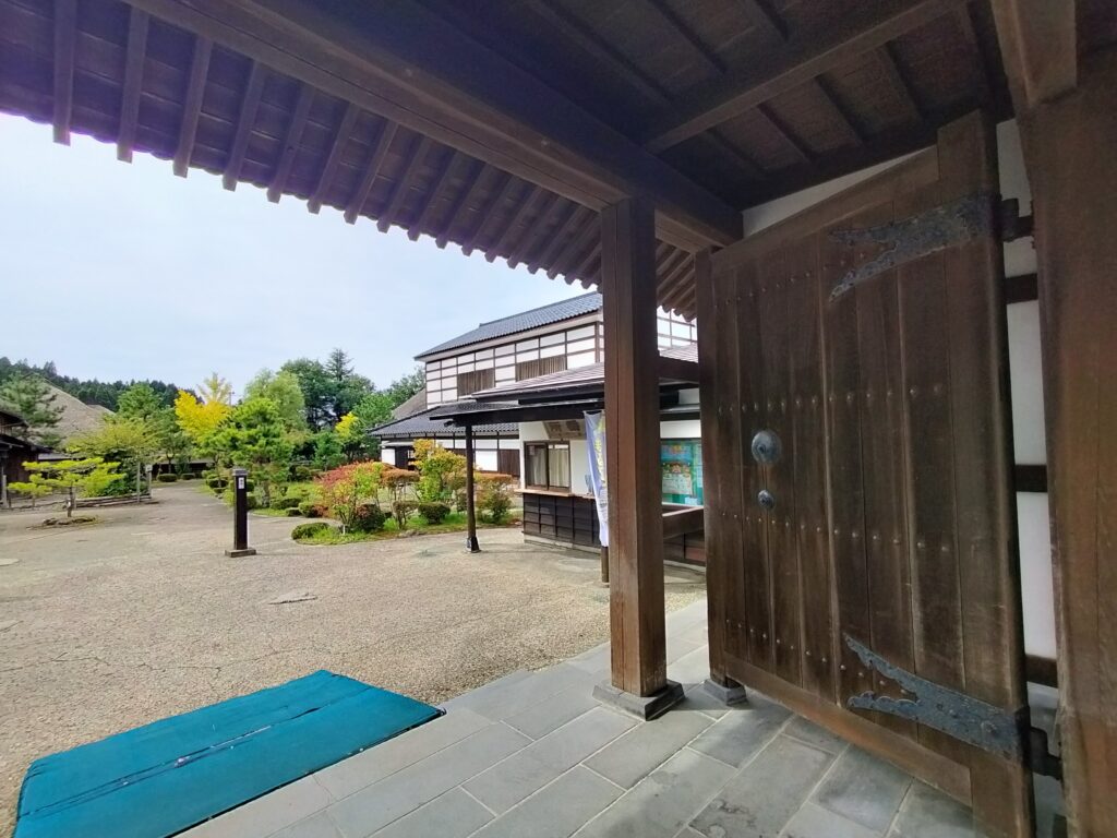 【秋田県由利本荘市】岩城 天鷺村 入口門