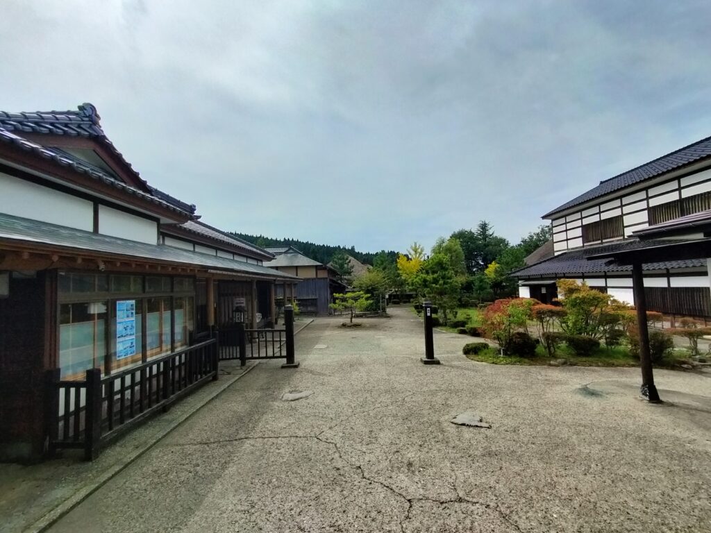 【秋田県由利本荘市】岩城 天鷺村 入口 施設内