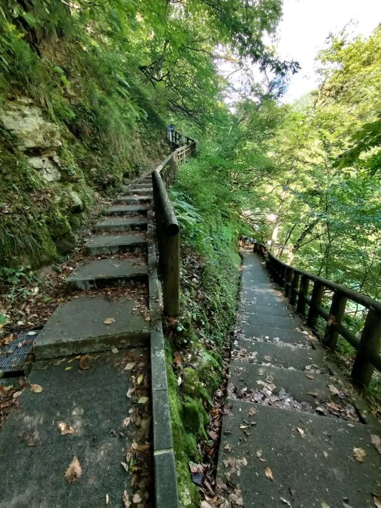 【秋田県湯沢市】皆瀬 小安峡温泉大噴湯遊歩道
