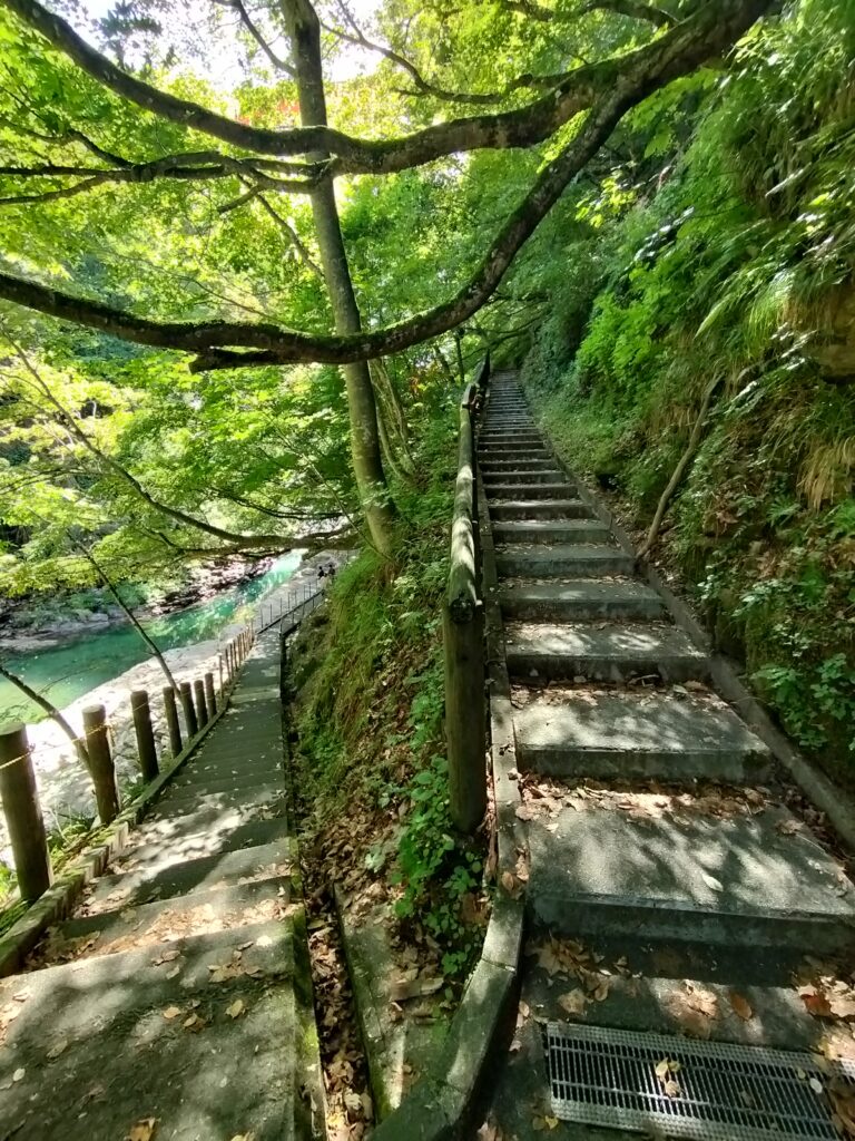 【秋田県湯沢市】皆瀬 小安峡温泉大噴湯遊歩道景観