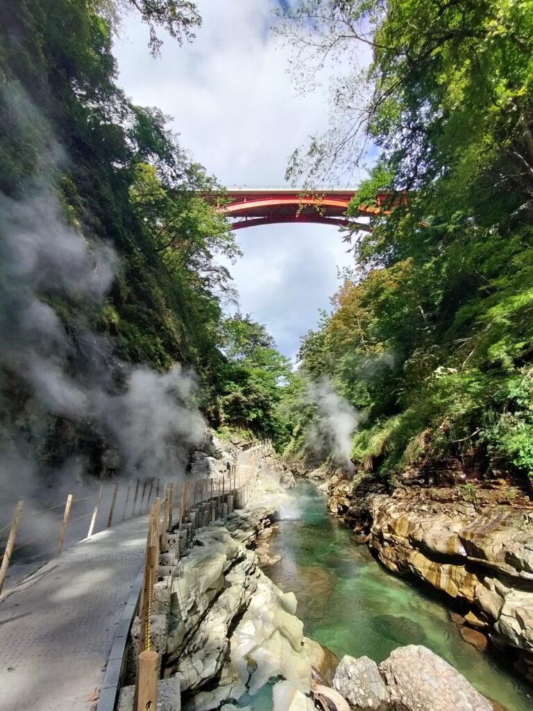 【秋田県湯沢市】皆瀬 小安峡温泉大噴湯絶景スポット