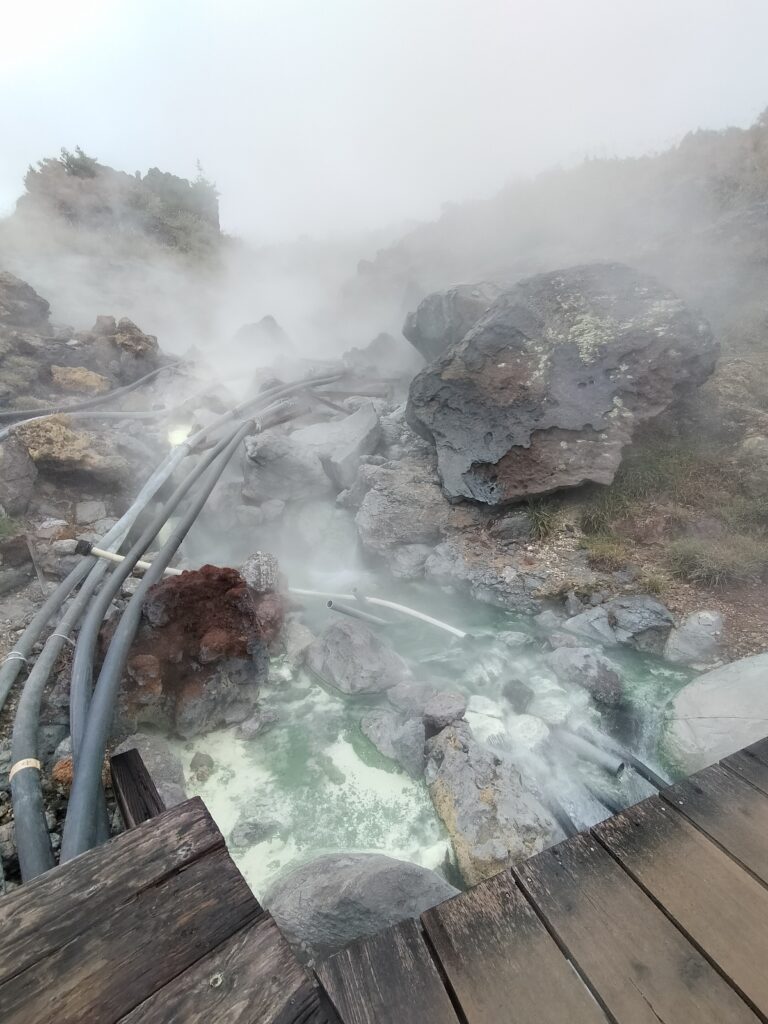 【岩手県一関市】須川高原温泉源泉の流れ