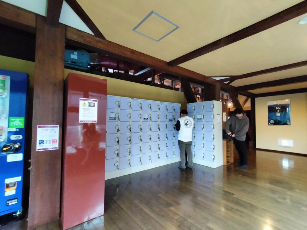 【秋田県東成瀬村】栗駒山荘温泉入口コインロッカー